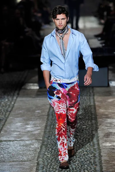 Look 29